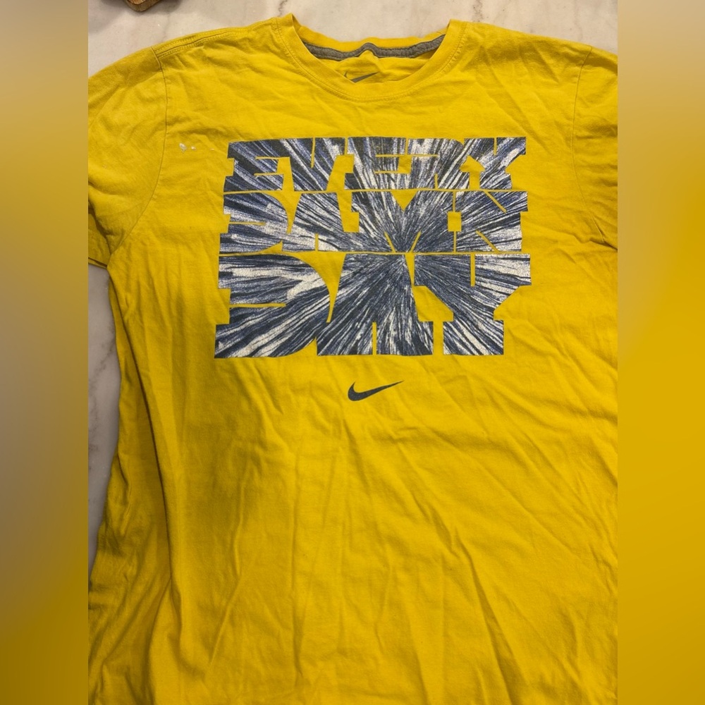 Men’s Nike T-shirt- Size Medium